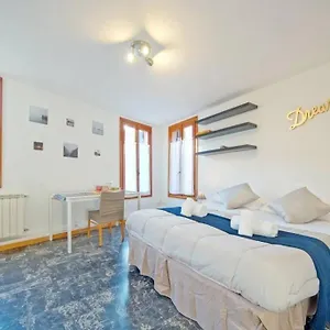 410 San Polo Roky Wifi Center , Venecia Italia